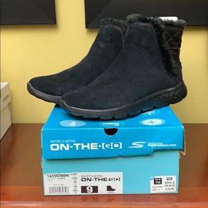 NEW Sketchers on the go